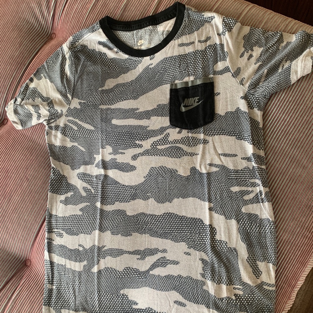 Nike boys t shirt